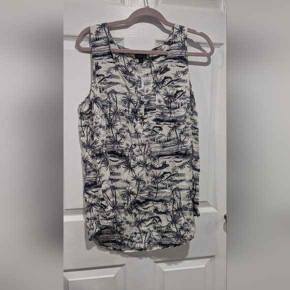 Torrid Challis Henley Sleeveless Tank - Picture 2 of 7